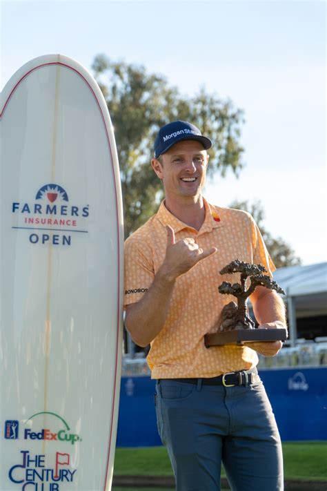 2019 farmers insurance leaderboard.